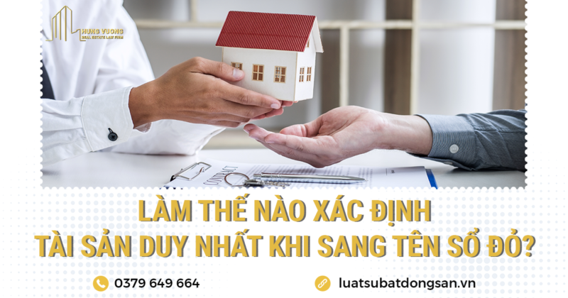 Bạn đang sở hữu duy nhất một tài sản, nhưng cơ quan thuế lại nói với bạn là bạn không thuộc trường hợp được miễn thuế thu nhập cá nhân khi chuyển nhượng bất động sản? Đúng hay sai? Bạn hãy xem bài viết này! Cá nhân miễn thuế thu nhập cá nhân khi chuyển nhượng bất động sản trong trường hợp có duy nhất một nhà ở, quyền sử dụng đất ở tại Việt Nam phải đồng thời đáp ứng các điều kiện sau: 1) Chỉ có duy nhất quyền sở hữu một nhà ở hoặc quyền sử dụng một thửa đất ở (bao gồm cả trường hợp có nhà ở hoặc công trình xây dựng gắn liền với thửa đất đó) tại thời điểm chuyển nhượng, cụ thể như sau: Xác định quyền sở hữu nhà ở, quyền sử dụng đất ở căn cứ vào Giấy chứng nhận Trường hợp chuyển nhượng nhà đất chung nhiều người thì chỉ người nào chưa có nhà đất nơi khác được miễn thuế; người nào còn có nhà đất khác không được miễn thuế. Trường hợp vợ chồng có chung duy nhất nhà đất nhưng còn có nhà đất riêng, khi chuyển nhượng nhà đất chung vợ chồng thì vợ hoặc chồng chưa có nhà ở, đất ở riêng được miễn thuế; chồng hoặc vợ có nhà ở, đất ở riêng không được miễn thuế. 2) Có quyền sở hữu nhà ở, quyền sử dụng đất ở tính đến thời điểm chuyển nhượng tối thiểu là 183 ngày.Thời điểm xác định căn cứ ngày cấp trên Giấy chứng nhận 3) Chuyển nhượng toàn bộ nhà ở, đất ở. Trường hợp cá nhân có quyền hoặc chung nhà đất duy nhất nhưng chuyển nhượng một phần thì không được miễn thuế cho phần chuyển nhượng đó. Lưu ý: Trường hợp chuyển nhượng nhà ở, công trình xây dựng hình thành trong tương lai không thuộc diện được miễn thuế thu nhập cá nhân trường hợp này Nhà ở, đất ở duy nhất được miễn thuế thu nhập cá nhân khi chuyển nhượng bất động sản tự khai và chịu trách nhiệm. Nếu phát hiện không đúng sẽ bị xử lý truy thu thuế và phạt về hành vi vi phạm pháp luật thuế theo quy định của pháp luật về quản lý thuế.